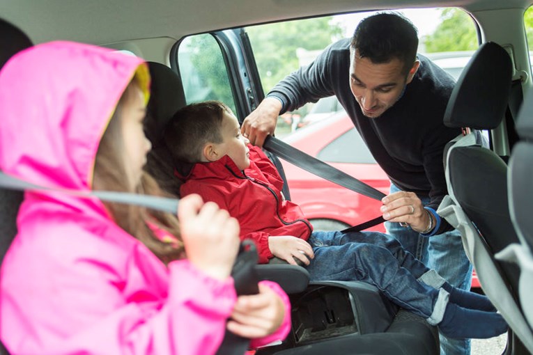 Genijalan trik super tate - ovako se rješava problem dječjih nestašluka u automobilu