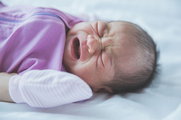 Zašto se oko beba ne treba šuljati na prstima i zašto one trebaju zvukove da bi se osjećale bolje