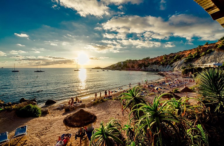 Zbog navale turista Ibiza više nema stanova za domaće: "Ovo je postalo perverzno, propast ćemo"