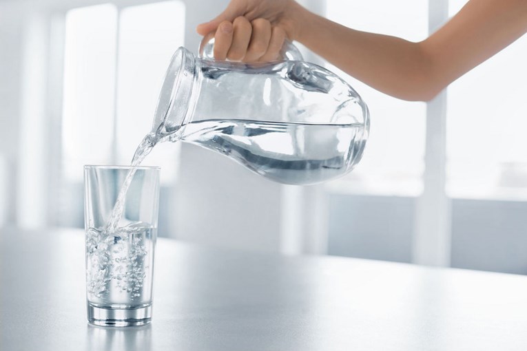 Jednostavan trik kojim ćete odmah otkriti trebate li piti više vode