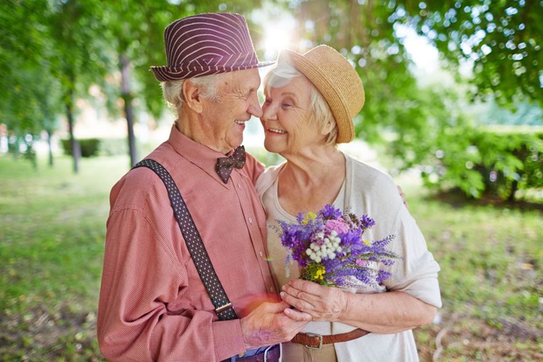 Baka od 92 godine pobjegla iz staračkog doma s mlađim ljubavnikom