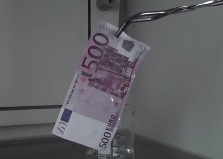 Švicarski zahodi začepljeni novčanicama od 500 eura, a priča iza toga je prava misterija