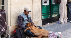 VIDEO Jeste li se ikada zapitali kako se beskućnici brinu za pse?