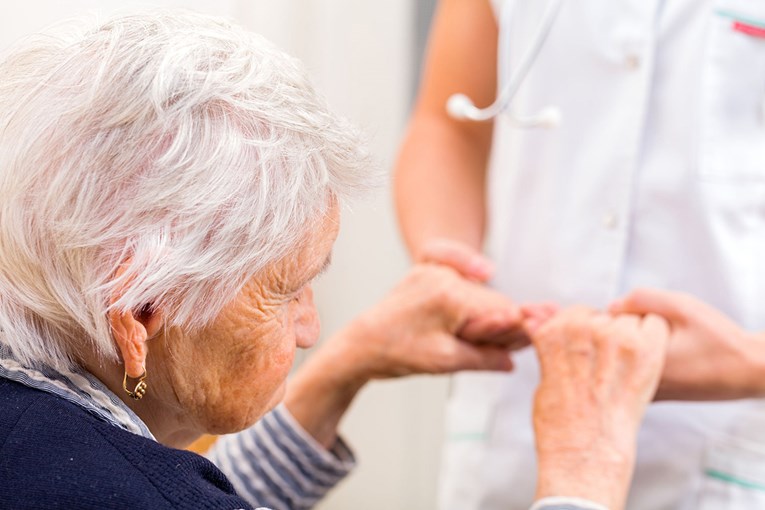 Japanski i australski znanstvenici razvili krvni test za rano otkrivanje Alzheimera