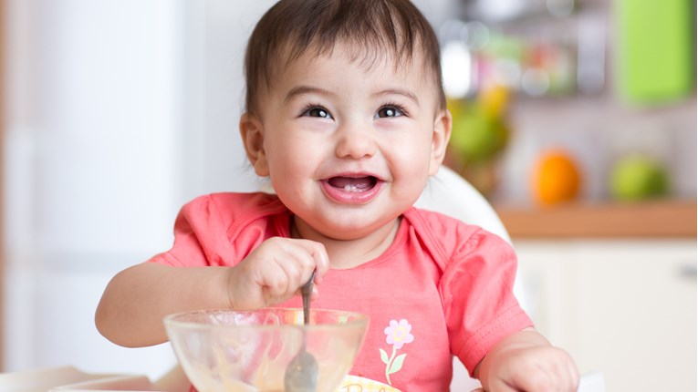 10 super trikova koji će vam olakšati hranjenje djeteta