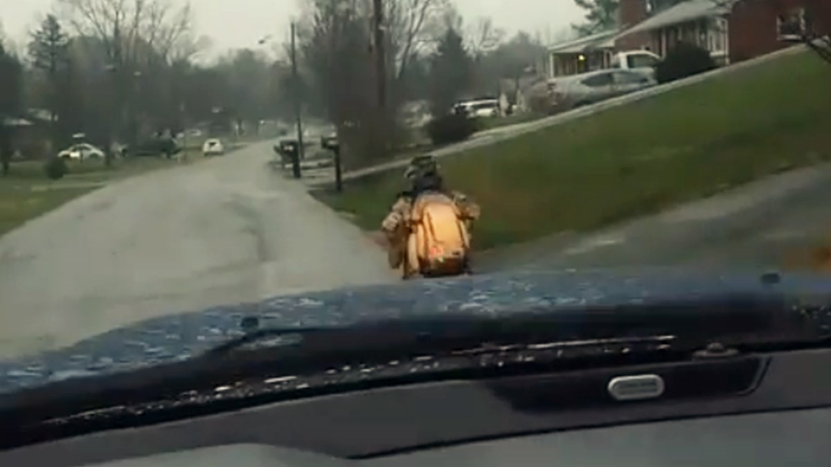 Otac natjerao 10-godišnjeg sina da trči u školu po kiši: "To se zove roditeljstvo"