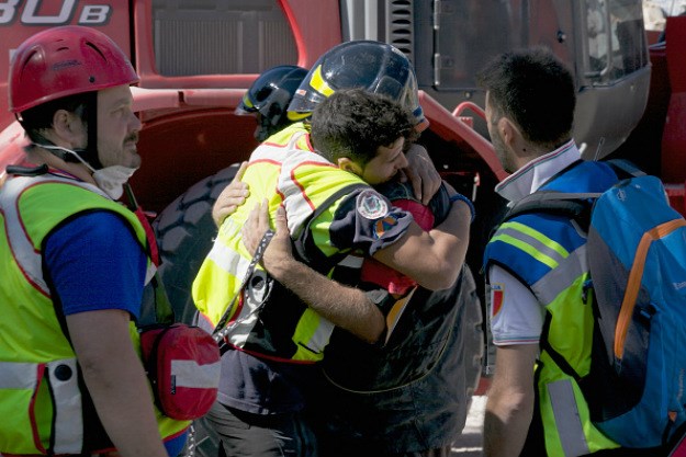 Talijani oplakuju najmanje 250 žrtava potresa: "Među mrtvima mnogo djece, spasioci traže preživjele"
