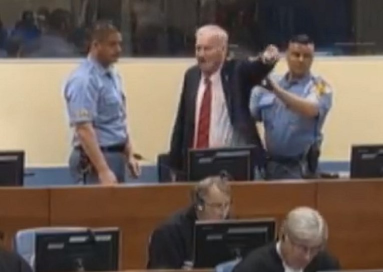 VIDEO Mladić je kriv za genocid u Srebrenici, ubojstvo, progon, teroriziranje, istrebljenje...