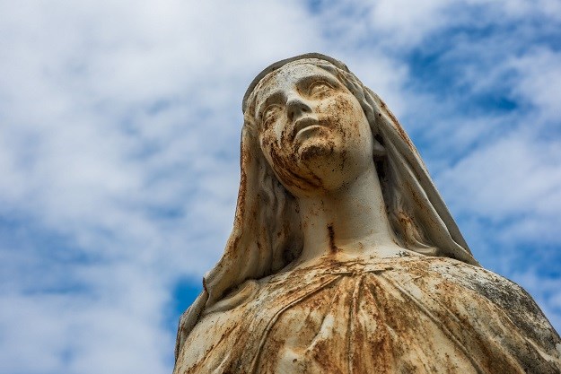 Francuski grad mora ukloniti kip Majke Božje s trga ili će dobiti kaznu