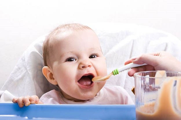 Je li vaša beba spremna za čvrstu hranu?