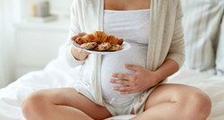Jesti za dvoje, pogotovo u početku trudnoće, nije dobro  za bebu