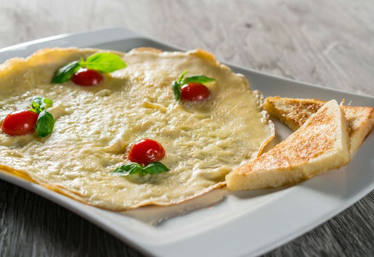 Što je bolje - omlet od bjelanjaka,  od cijelih jaja ili pak neka treća opcija?
