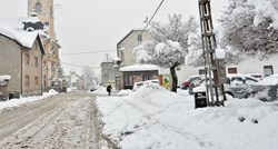 Snijeg i jaki vjetar stvaraju probleme u Sloveniji, zatvorena luka Koper