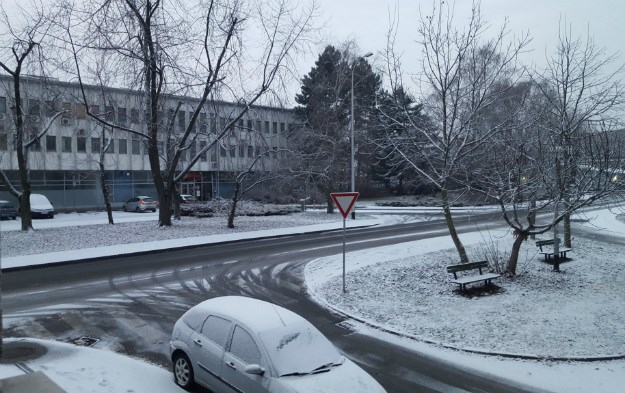 FOTO Snijeg pada diljem Hrvatske, u Karlovcu napadalo 15 cm, zabijelio se i Zagreb