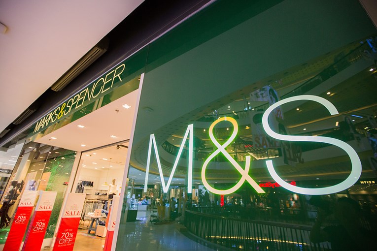 Marks and Spencer zatvara više od 100 trgovina u Velikoj Britaniji, nada se boljoj internetskoj prodaji