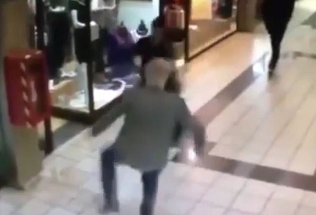 VIDEO Pogledajte kakvim karate potezom je jednoruki 84-godišnji penzić srušio lopova