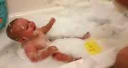 Kada tata kupa beba zarazi cijeli svijet