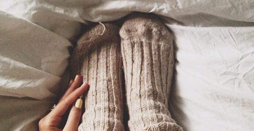 Jedno ozbiljno pitanje: Štete li nam čarape ako ih nosimo cijelu noć?