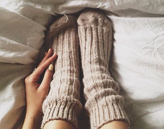 Jedno ozbiljno pitanje: Štete li nam čarape ako ih nosimo cijelu noć?