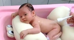 Genijalno pomagalo za sigurno i opušteno kupanje novorođenčadi