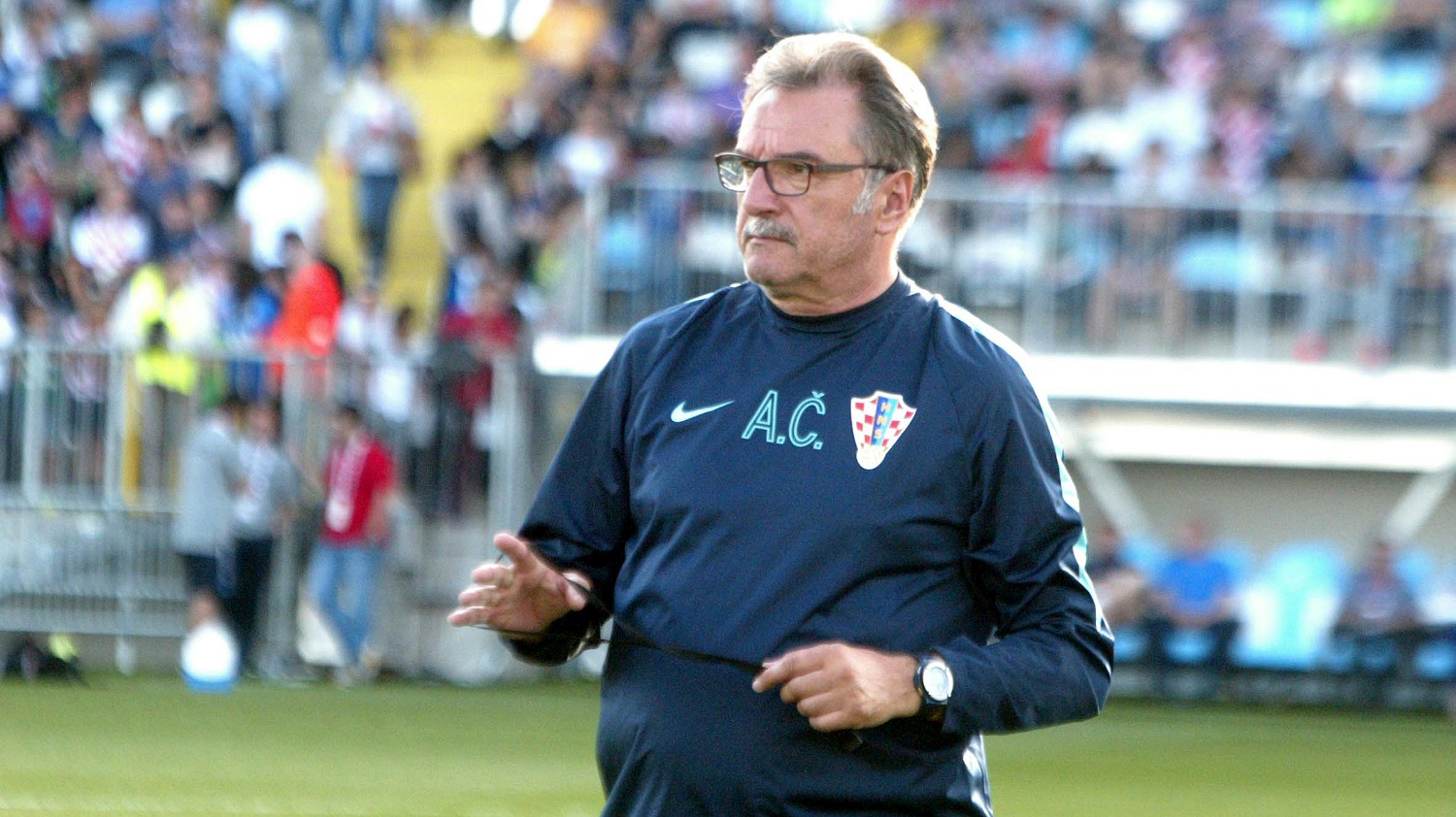 Čačić nervozan: Što novinari još rade ovdje?