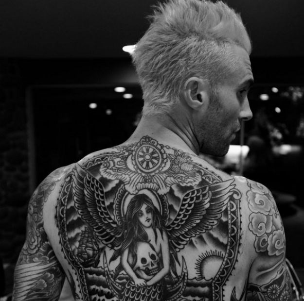 Adam Levine napokon s cijelim svijetom podijelio svoju gigantsku tetovažu na leđima