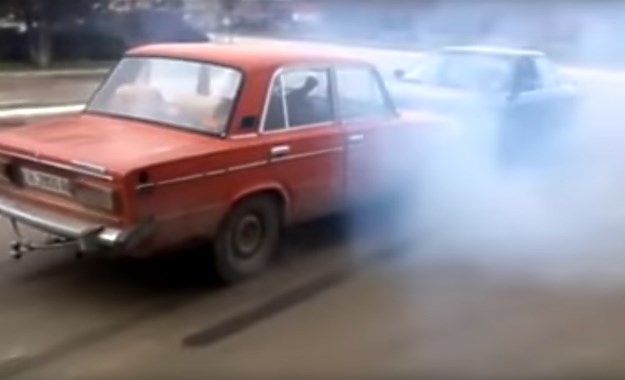 Video: Kad Lada posrami Audi