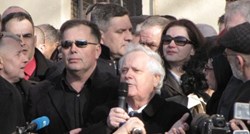 Ratni zločinac Fikret Abdić Babo preuzeo mandat načelnika, Bošnjaci bojkotirali svečanost