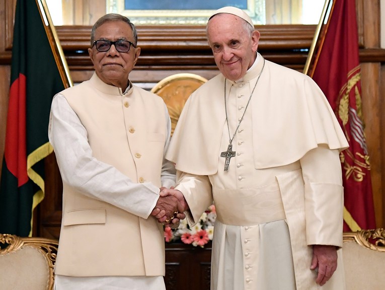 Papa pozvao svijet na rješavanje krize u Mjanmaru, ali nije smio spomenuti Rohindže