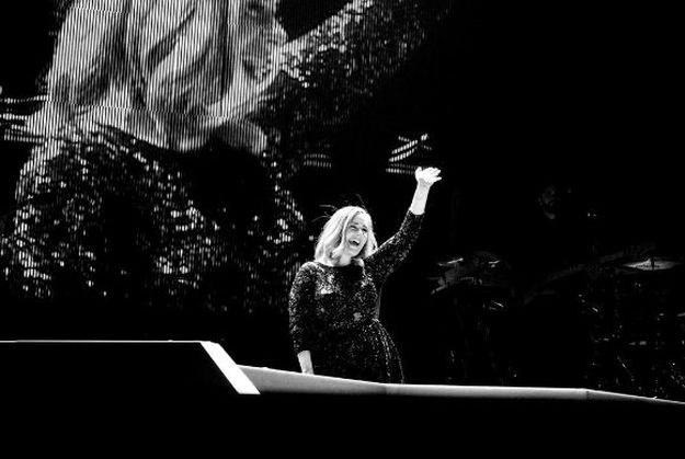 Emotivna Adele oduševila Glastonbury pa podrignula obožavateljici u lice