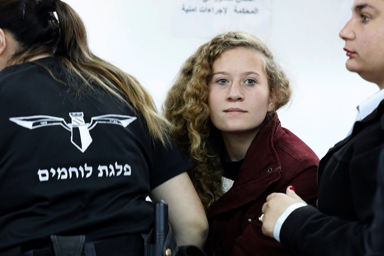 SJEĆATE SE NJE? Plavokosa palestinska tinejdžerka osuđena na osam mjeseci zatvora