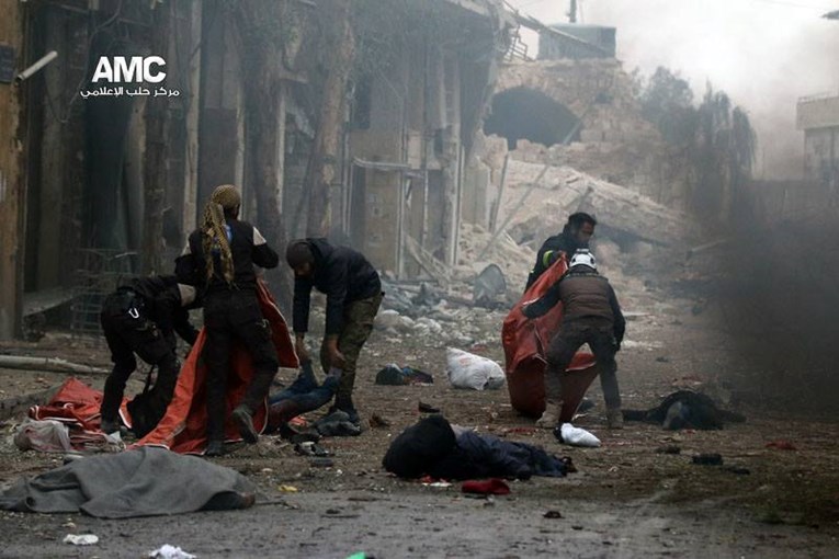 Bombardiranje Alepa ne prestaje, na ulicama leže mrtvi i ranjeni