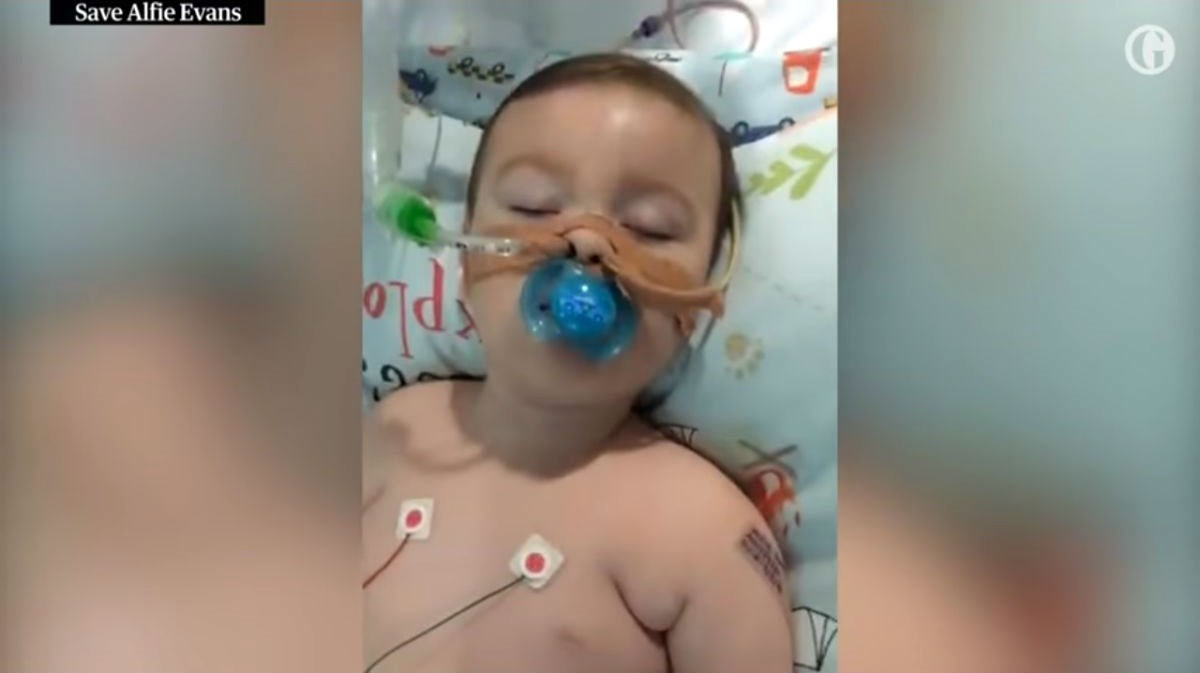 Hoće li mali Alfie, teško bolesni dječak iz Britanije, dobiti još jednu šansu za život?