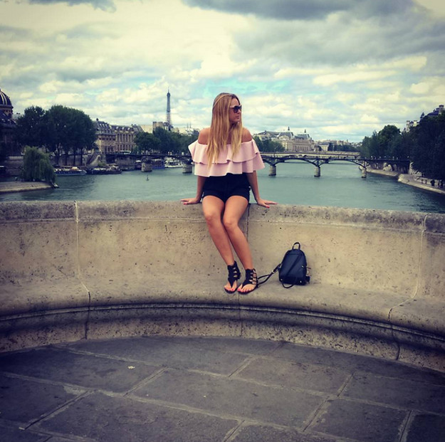 Ženstvene haljine i čokolada za doručak: Andrea Andrassy uživa na odmoru u Parizu