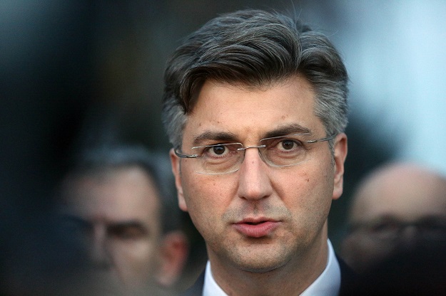 Plenković ne govori istinu, udruga HOS-a upisana u registar za vrijeme Tuđmana, a ne Račana