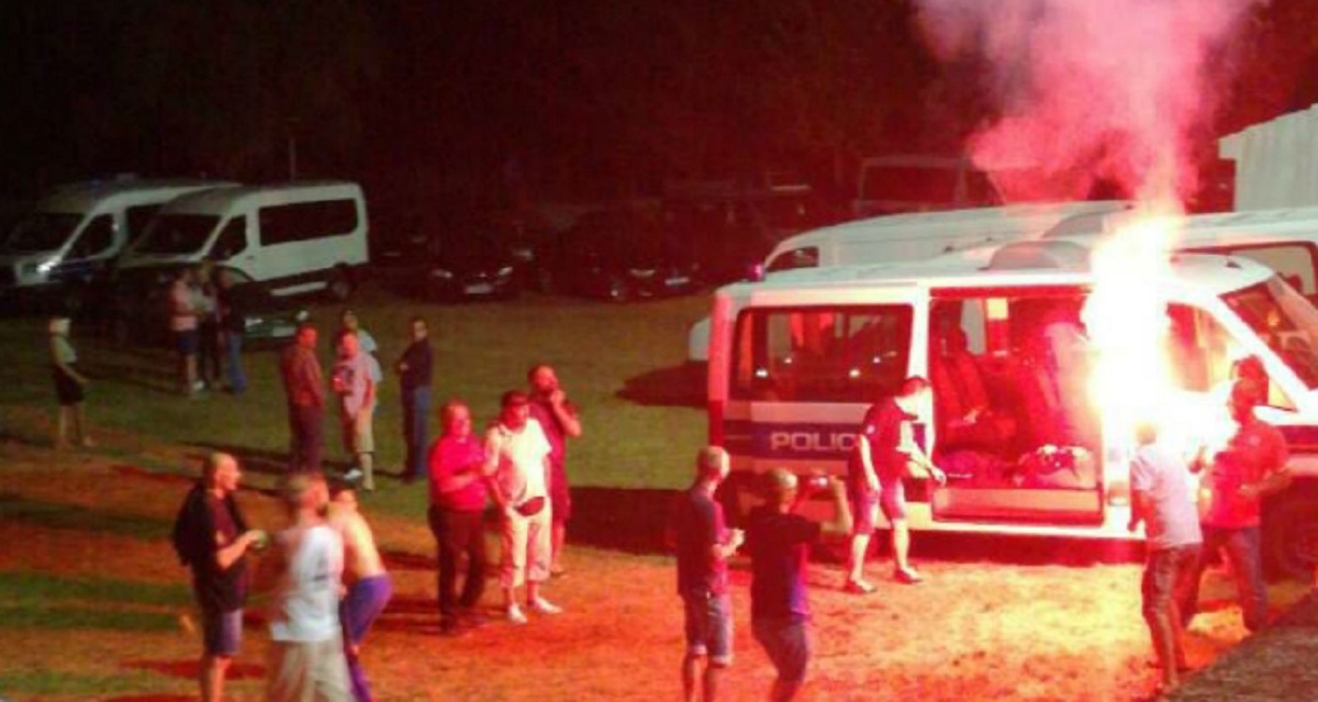 Na policijskom turniru u Aržanu palili bengalke pokraj službenog kombija, a iz policije kažu da nisu ništa vidjeli