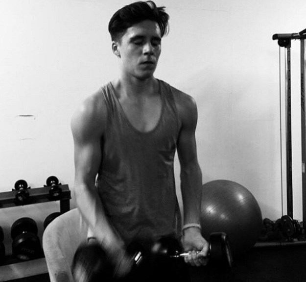 Brooklyn Beckham hvali se sexy mišićima na Instagramu