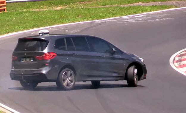 Pogledajte znalca kako drifta u BMW-ovom monovolumenu