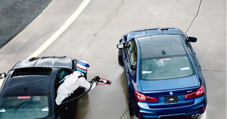 VIDEO Ovo još nitko nije radio: Tankiranje BMW-a M5 tijekom driftanja