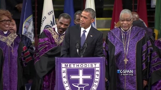 Obama održao emotivan govor i otpjevao Amazing Grace na pogrebu svećeniku ubijenom u Charlestonu