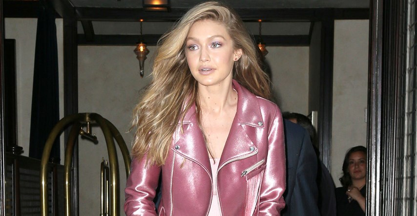 Roza kombinacija u kojoj je Gigi Hadid sinoć izgledala kao živa Barbika