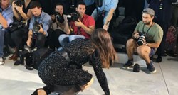Bella Hadid "poljubila pod" na reviji Michaela Korsa na NYFW-u