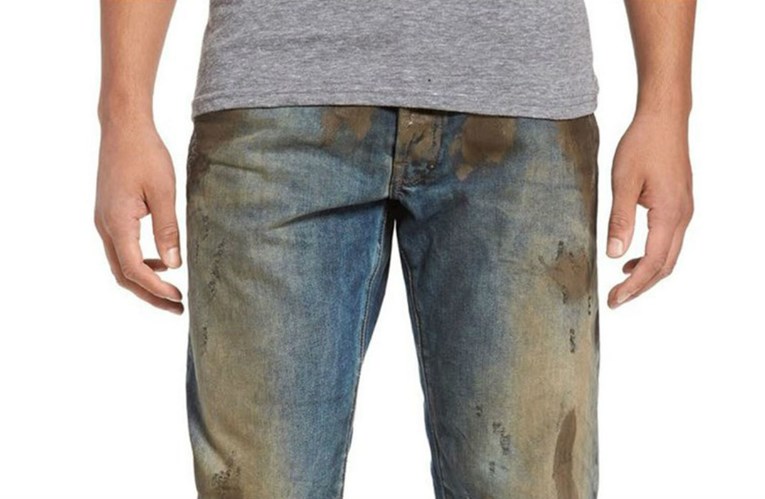 Moda je i službeno otišla k vragu: U prodaji su traperice pune blata