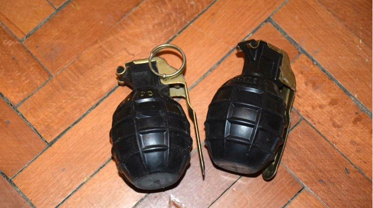 Tinejdžer kod Banje Luke nosio 11 bombi u ruksaku, jedna je eksplodirala