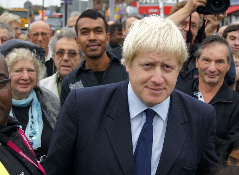 Boris Johnson kritizira vladu: "Vlada histerija, zarazno oplakivanje"