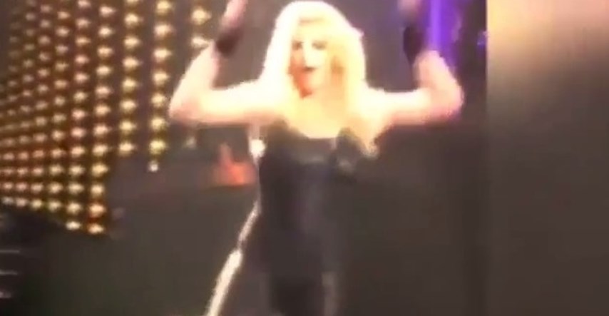Britney Spears ostala bez busena kose tijekom nastupa u Las Vegasu
