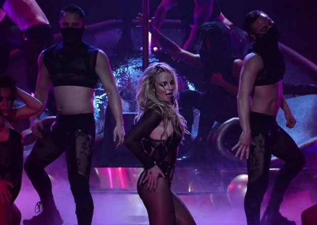 FOTO Uporna je: Evo kako Britney Spears zavodi Leonarda DiCaprija