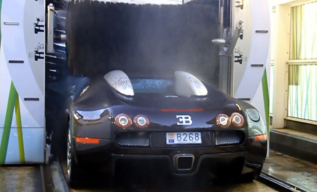 Jeste li ikada vidjeli skuplji automobil u automatskoj praoni?