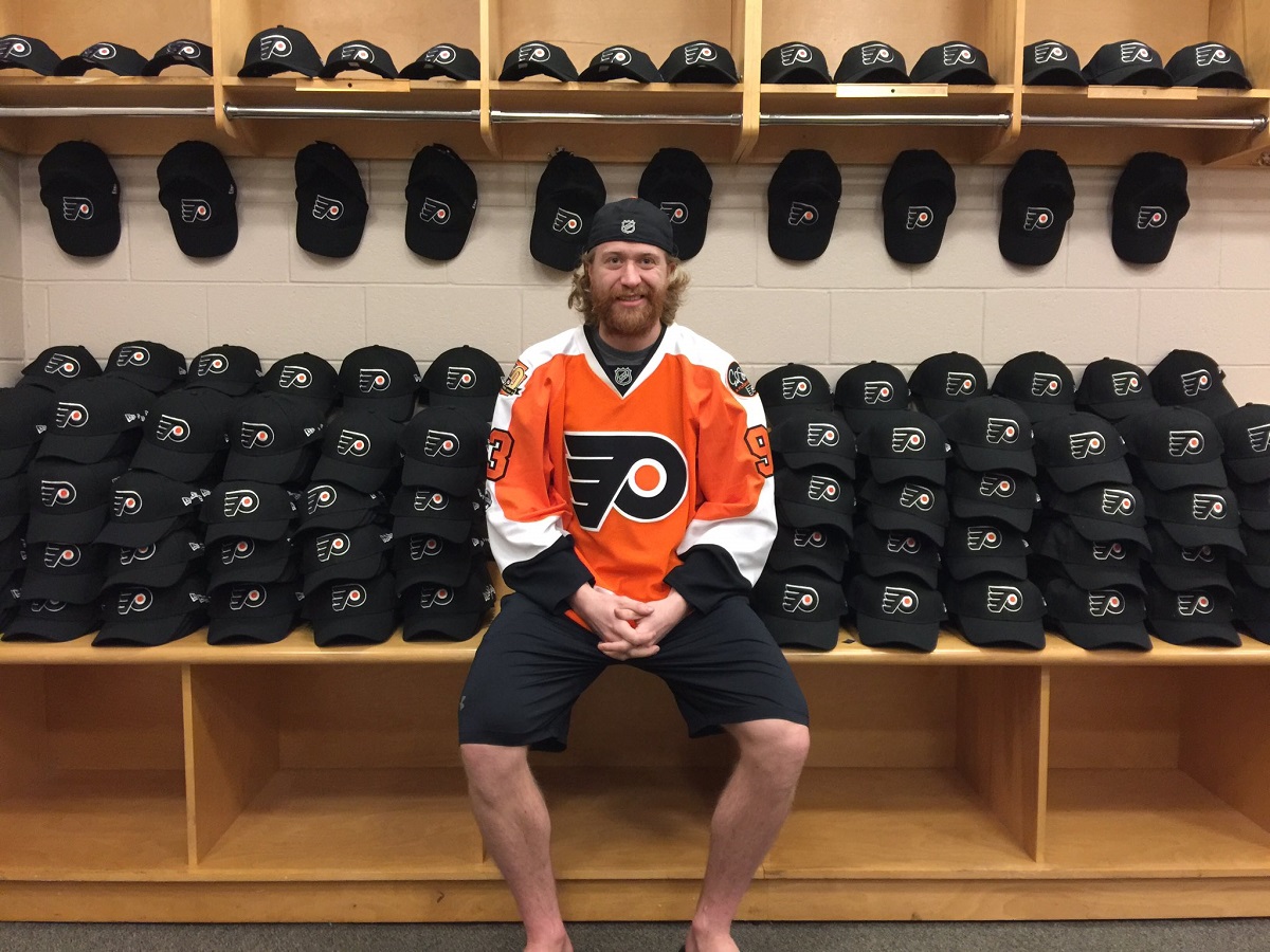 BRAVO, MAJSTORE Hokejaš Philadelphije podijelio 396 kapa bolesnoj djeci jer je suigraču "ukrao" gol