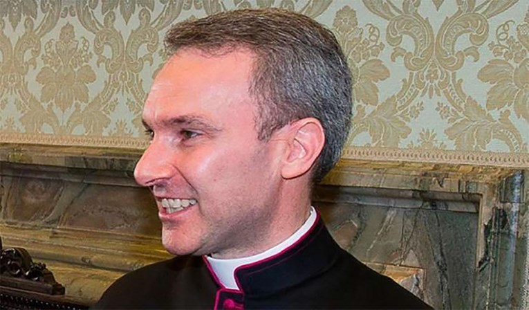Bivši diplomat vatikanske ambasade u Washingtonu pritvoren zbog dječje pornografije
